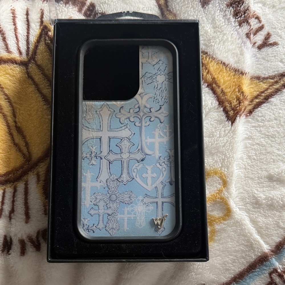 Wildflower Case Iphone 14 pro. Blue cross case